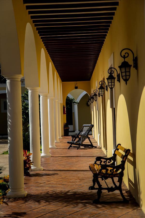 Hotel Hacienda De イサマル エクステリア 写真