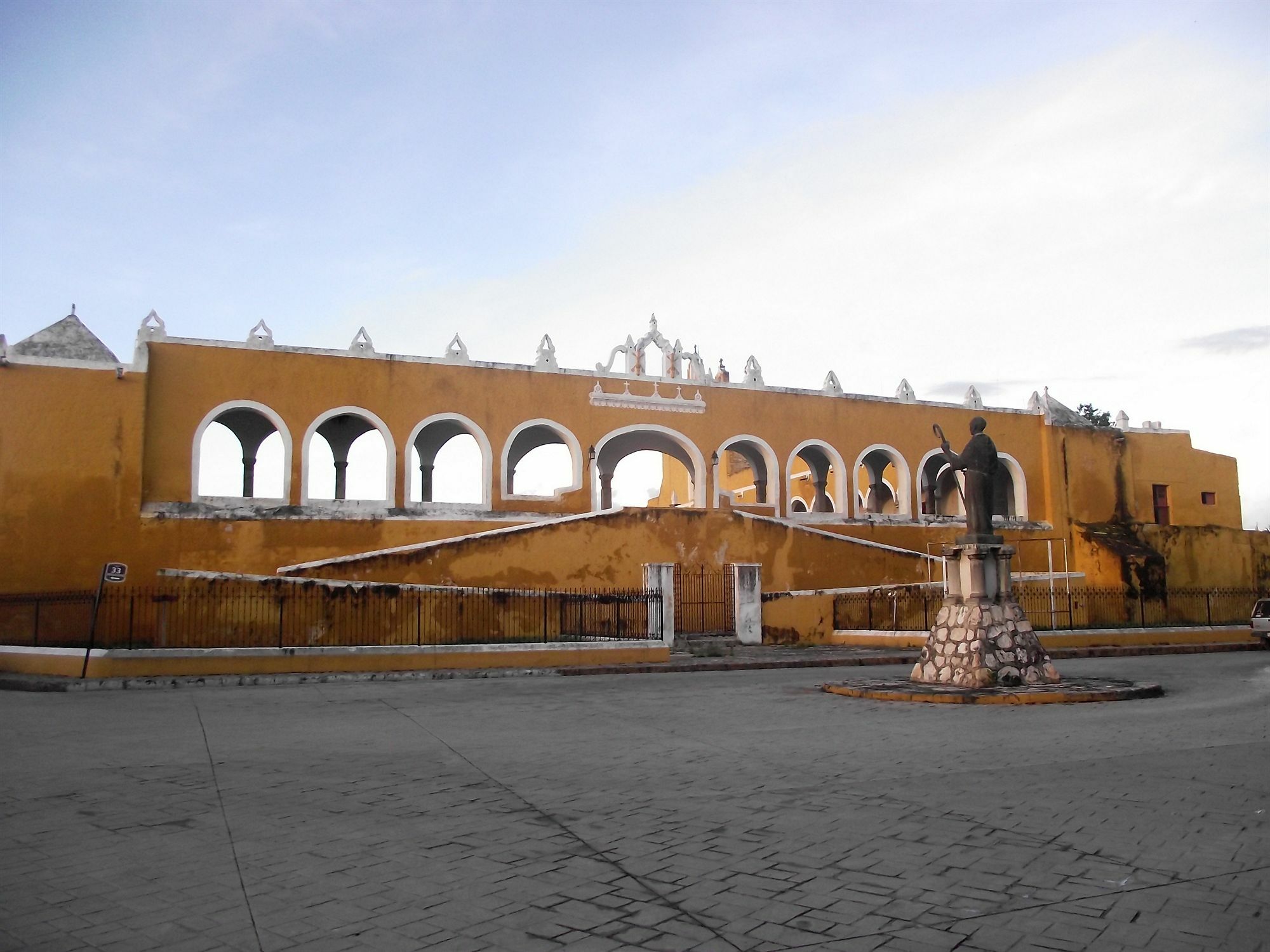 Hotel Hacienda De イサマル エクステリア 写真