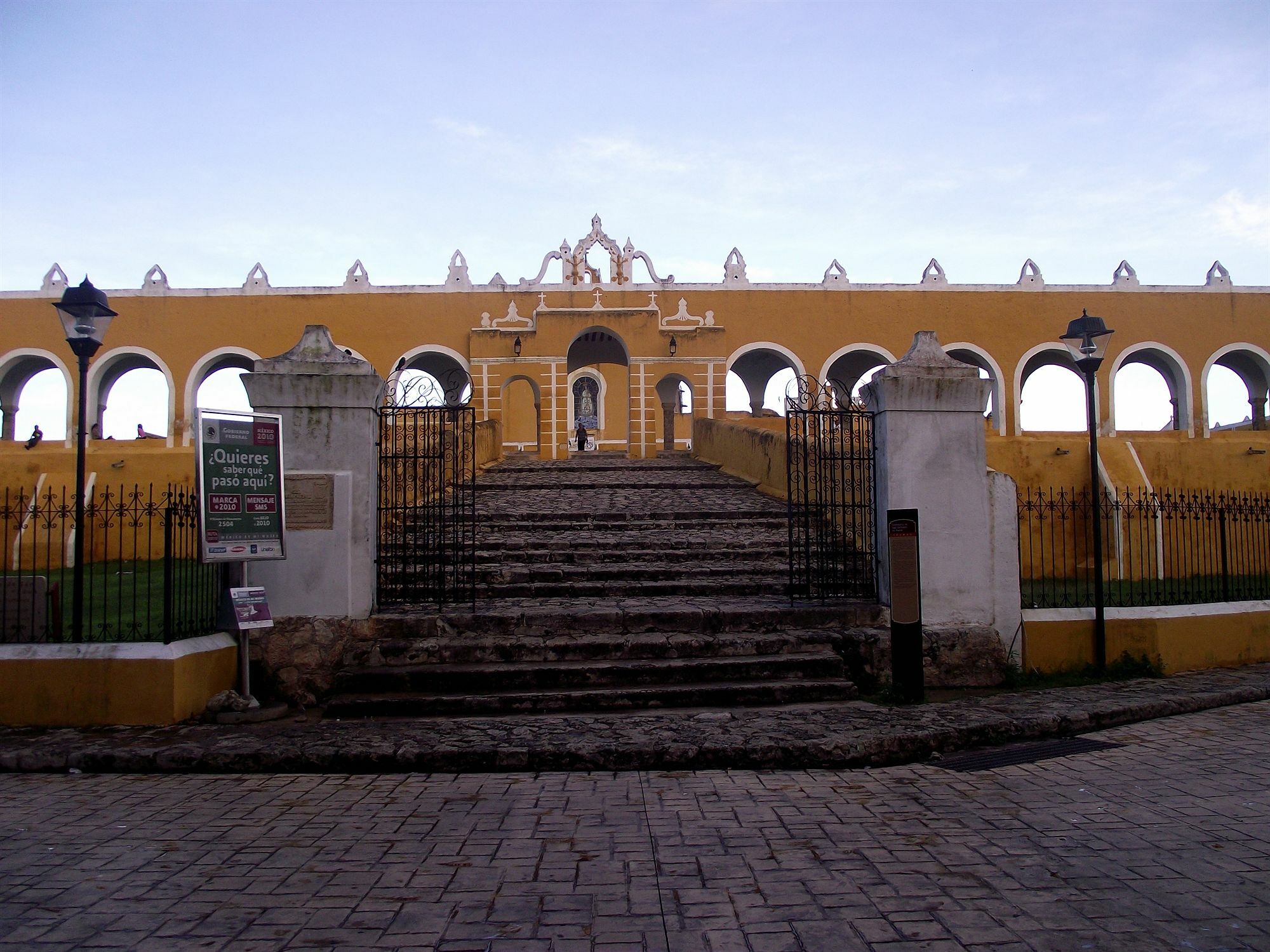 Hotel Hacienda De イサマル エクステリア 写真